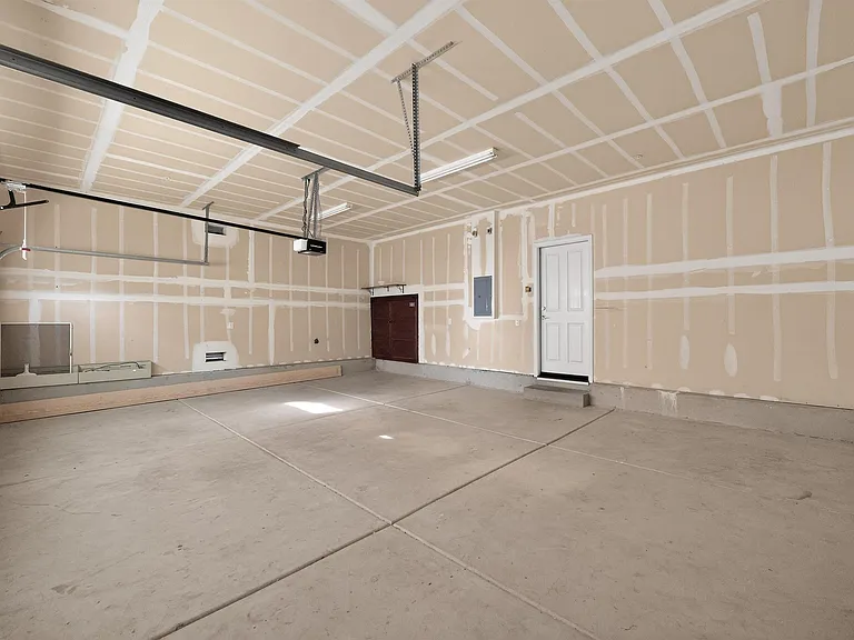 1005 S Fowler Ln — Photo 21