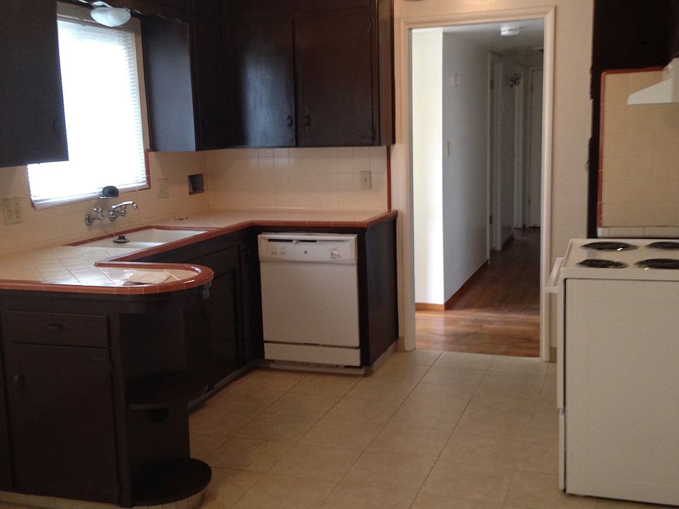 2nd image of 3247 E Acacia Ave