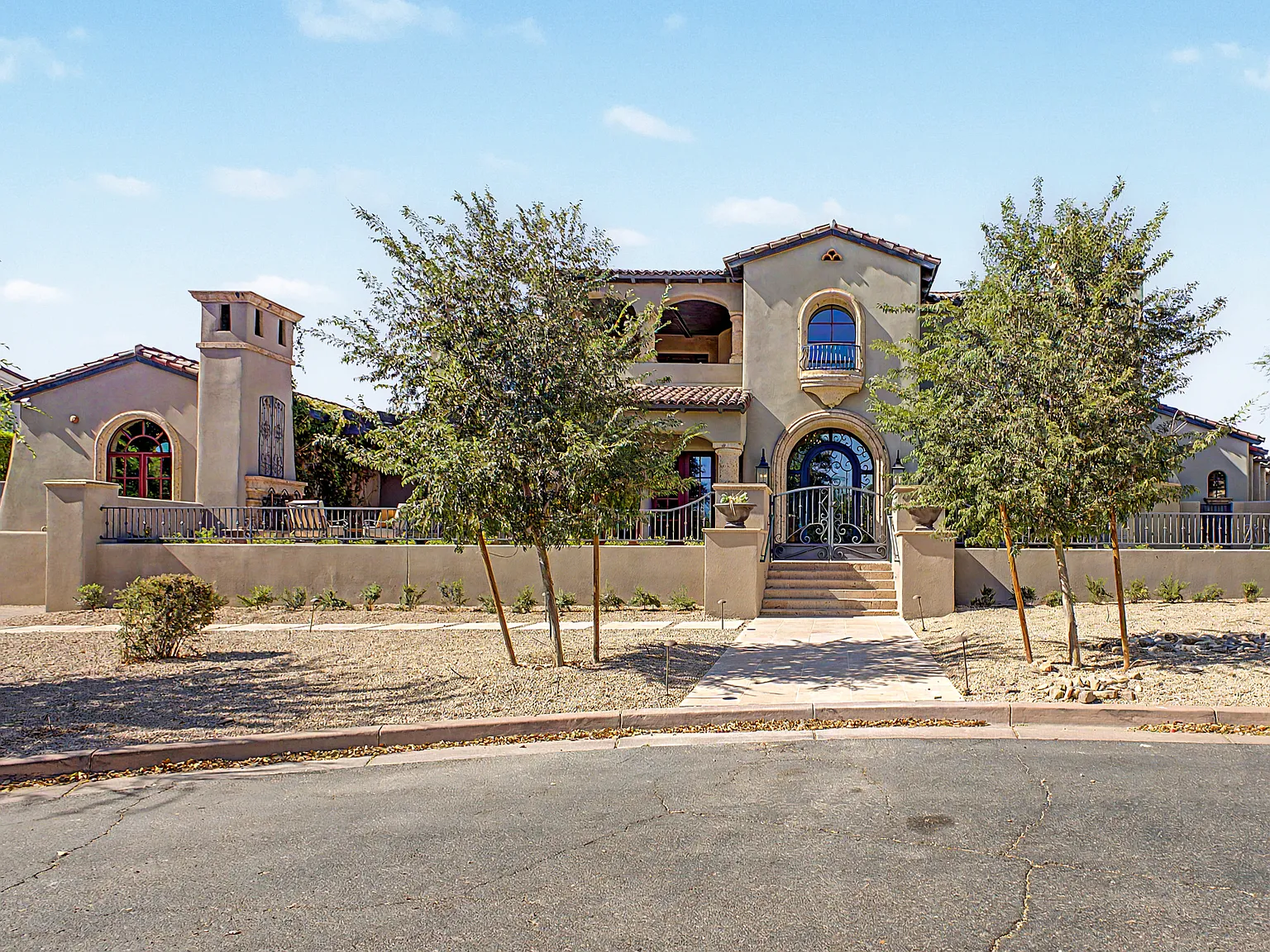 4 bed, 6313 sqft, $18,500 — Photo 3