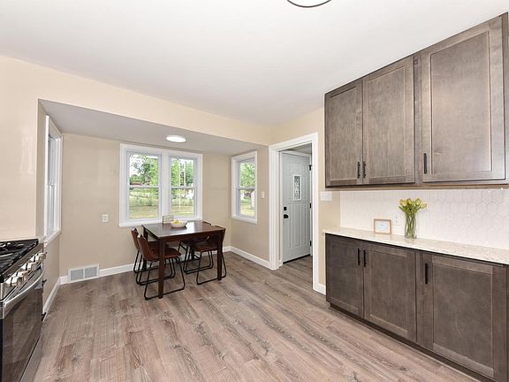 3rd image of 4212 W Clinton AVENUE