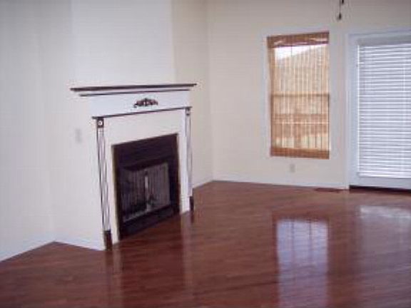 5th image of 135 Granville Meadow Dr