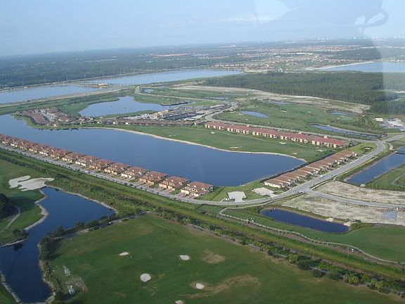 Great views of lakes, golf course 