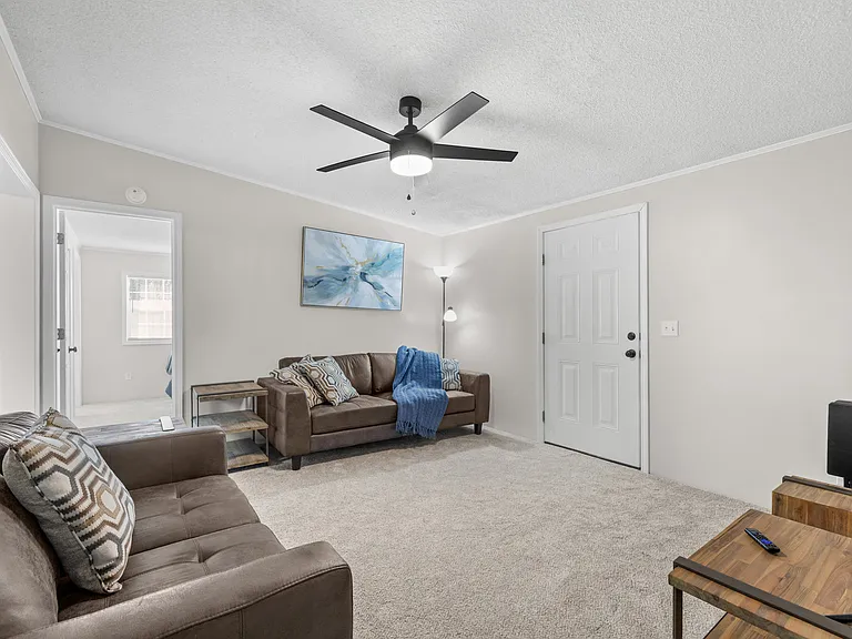 110 Couch St — Photo 3