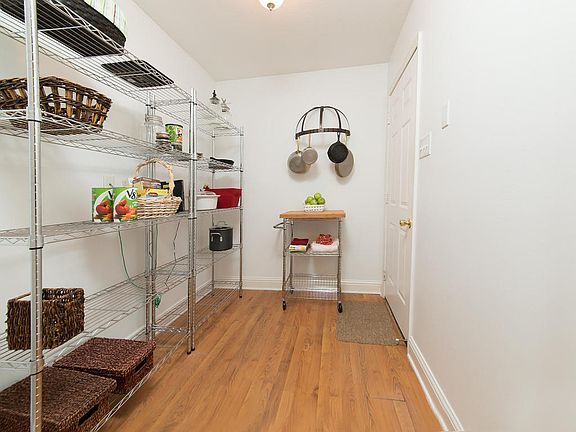 5th image of 7109 Oakhurst Dr