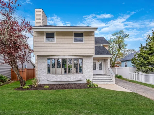 219 S Bayview Avenue, Amityville, NY 11701