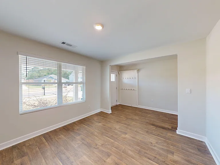 7726 Shaddix St — Photo 4