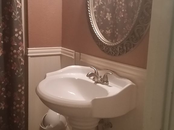 4th image of 310 Rosebud Ave