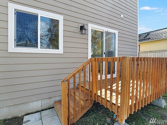 4th image of 9812 15th Ave E