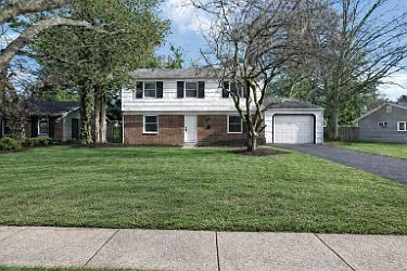 6 Surrey Ln