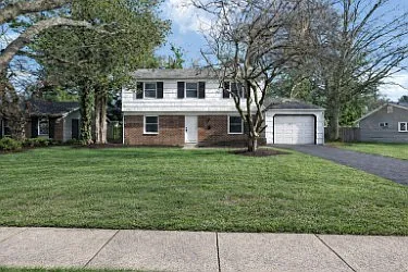 6 Surrey Ln Photo 1