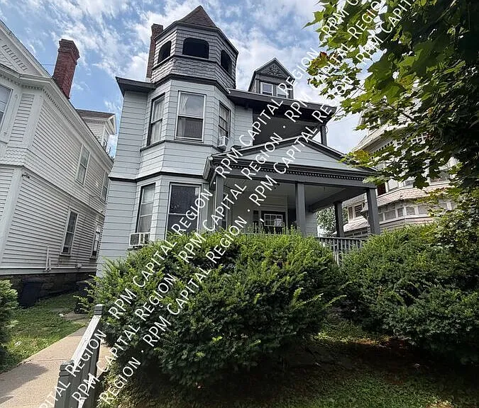 852 Union St #D — Photo 2