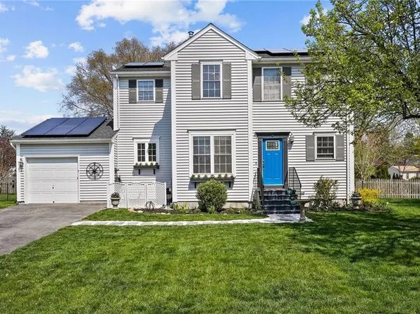 8 Anchor Way E, Riverside, RI 02915