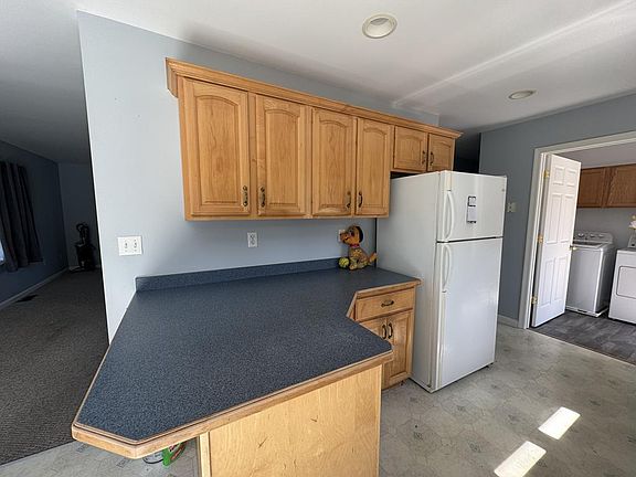 3rd image of 16 Nelson Dr