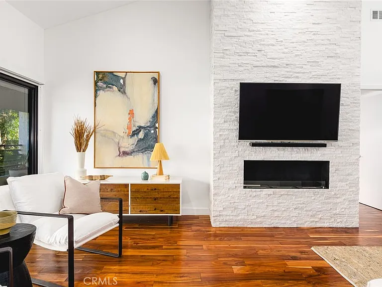 280 Cagney Ln #301 — Photo 8