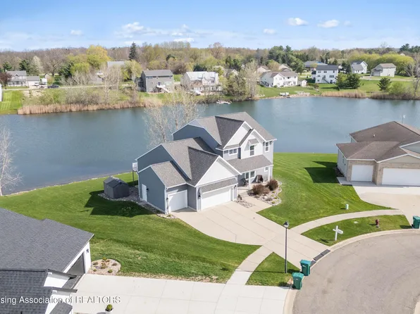 612 Launch Point Dr, Perry, MI 48872