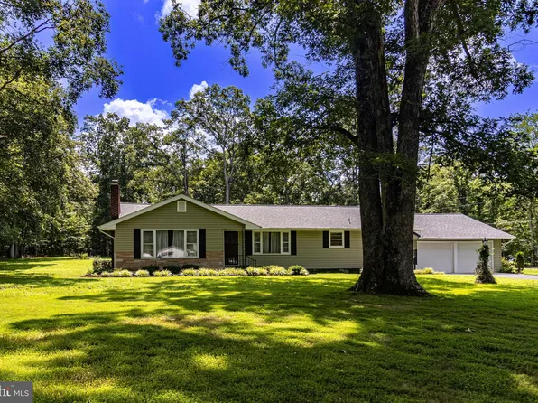 6230 Ripley Rd, La Plata, MD 20646