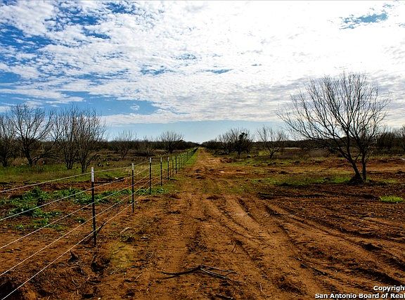 4th image of 706 County Road 2530