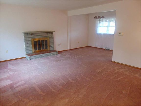 3rd image of 38 Windihill Dr