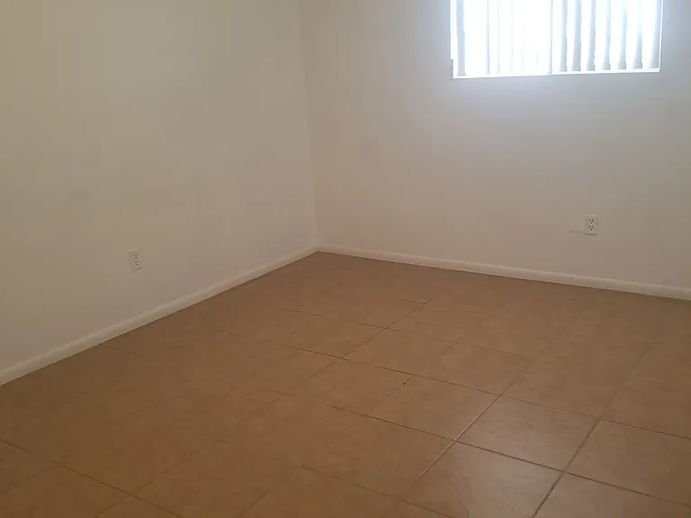 7833 S Phillips Ave — Photo 6