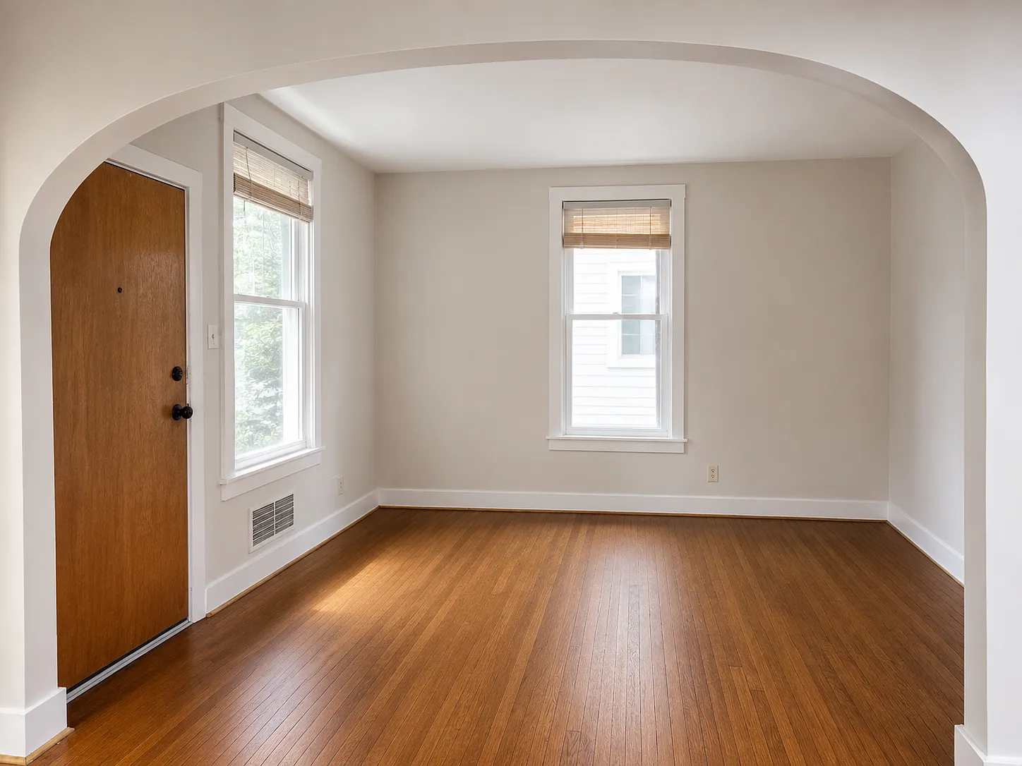 3 bed, 984 sqft, $1,100 — Photo 3