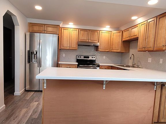 3rd image of 2434 SE 53rd Ave