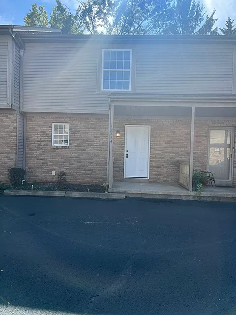 2 bed, 1.5 bath, $1,600 — Photo 2