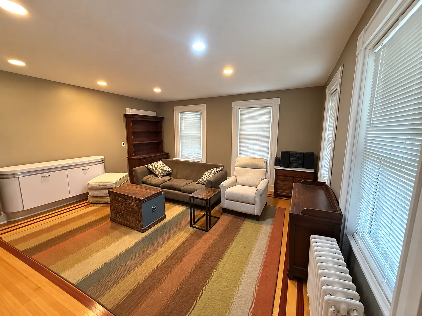 1 bed, 850 sqft, $2,200 — Photo 2