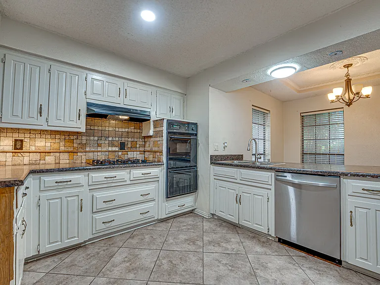 917 Meadowgate Dr — Photo 19