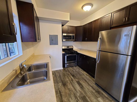 3rd image of 7117 Hawthorn Ave Unit 1