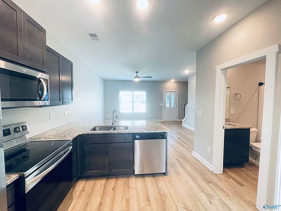 5th image of 422 Falls Pointe