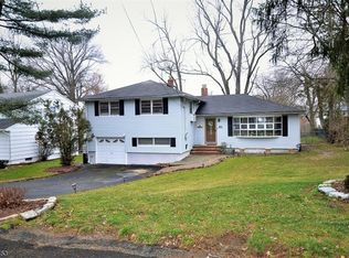 31 E McClellan Ave, Livingston, NJ 07039