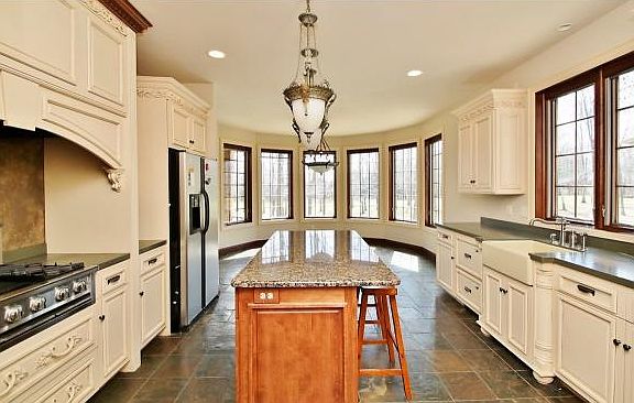 5th image of 1021 Thornberry Creek Dr
