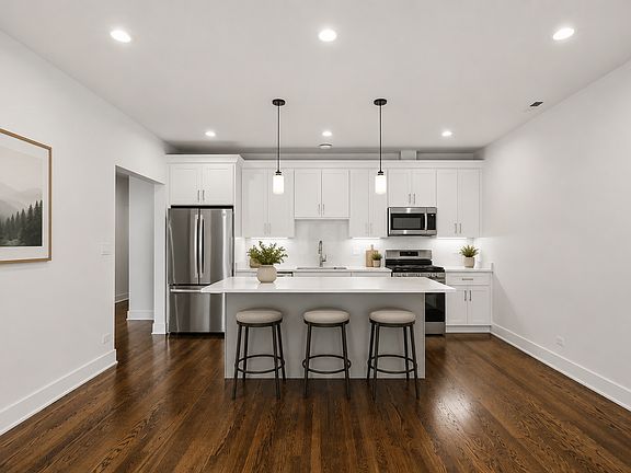 3rd image of 6914 N Sheridan Rd APT 2