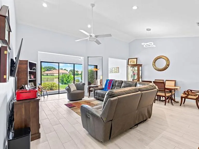 8486 Heather Pl — Photo 12