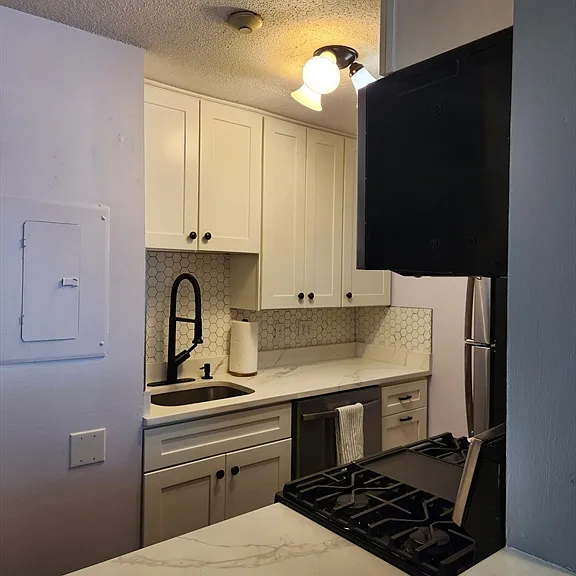 129 Lowell St #4 — Photo 8