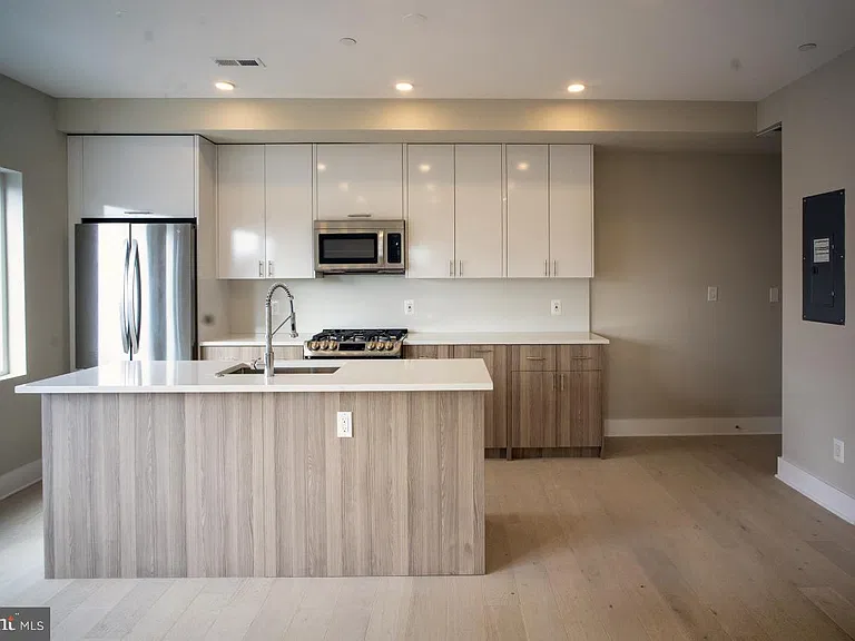 812 18th St NE #6 — Photo 9