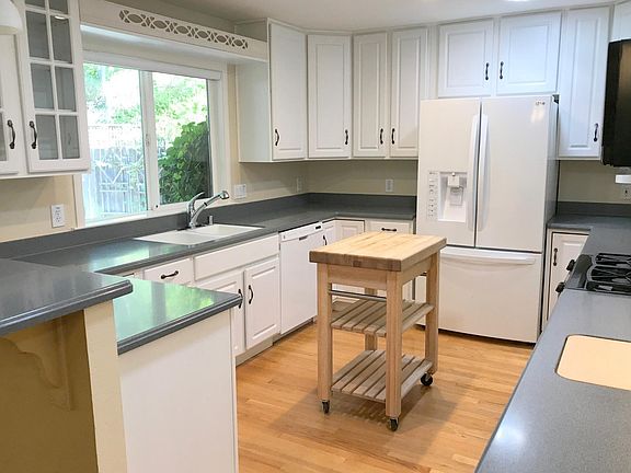 4th image of 483 Messina Dr