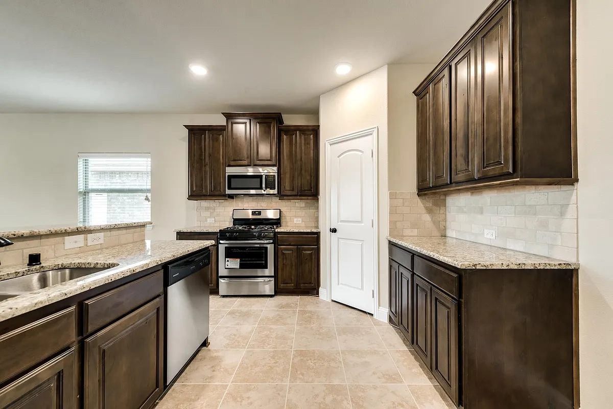 Building Photo - 636 Teakwood Dr