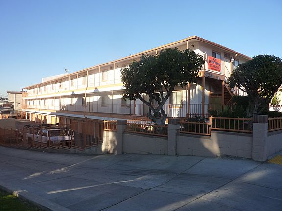 2nd image of 223 E Hyde Park Blvd APT 11