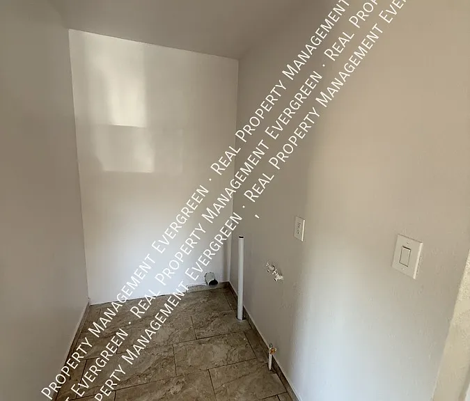 168 N F St — Photo 8