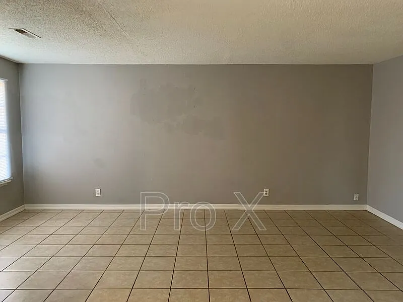 2 bed, 1.0 bath, $725 — Photo 2