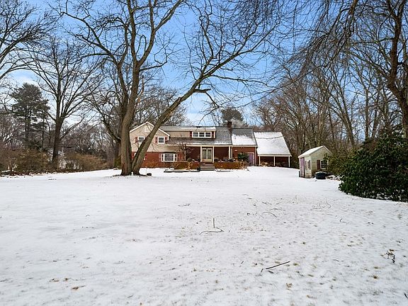 5th image of 159 S Bradford St