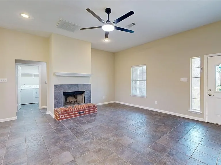 2301 White Wing Dr — Photo 2