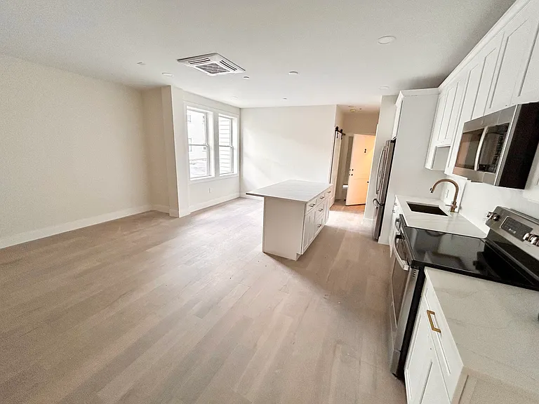 120 Emerson St #2 — Photo 16