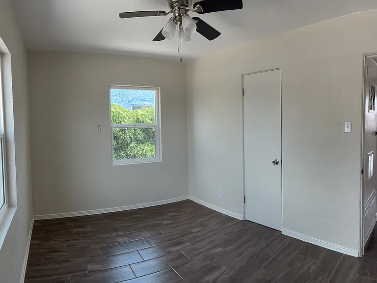 608 Barcelona Dr — Photo 11