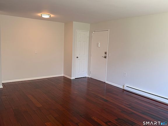 3rd image of 105 Horse Pond Road #C