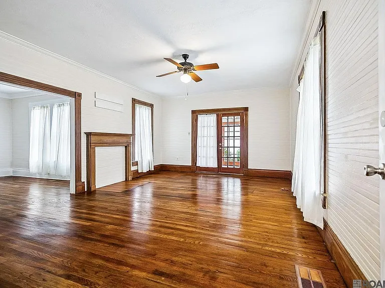 1909 Cedardale Ave — Photo 2