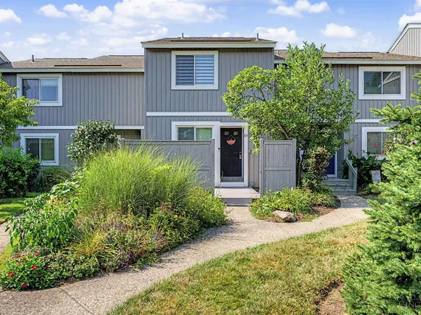 84 Twin Lakes Dr, Fairfield, OH 45014