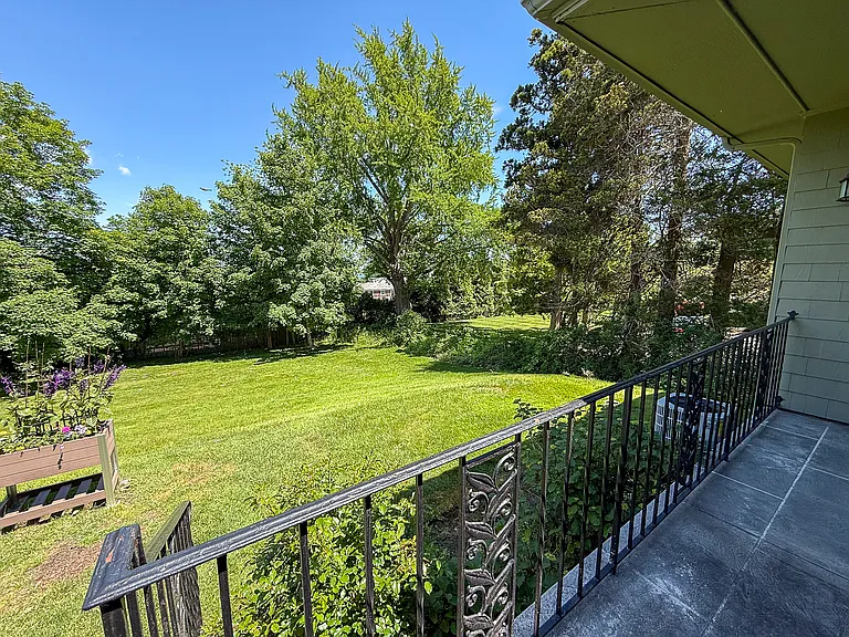 380 Gibbs Ave — Photo 12