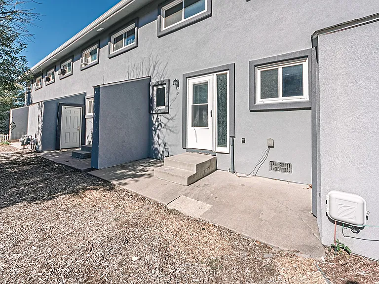 221 N Race St #D — Photo 8